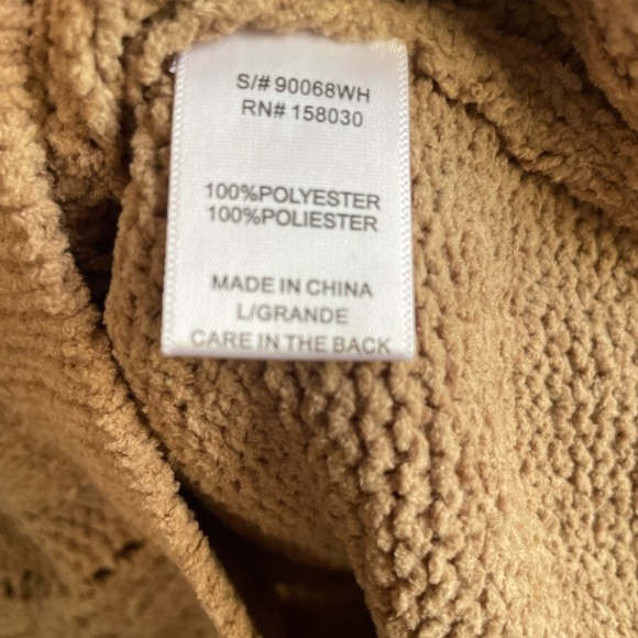 NWOT Love Tree textured cable knit v-neck sweater. Size Large. - Picture 3 of 4